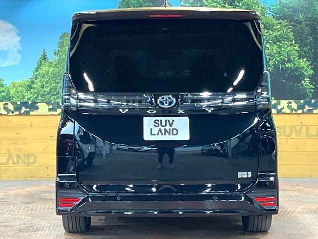 TOYOTA VOXY HYBRID 2023