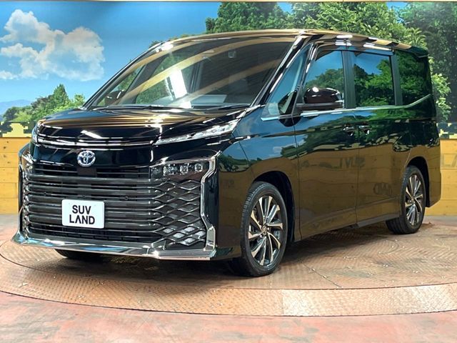 TOYOTA VOXY HYBRID 2023