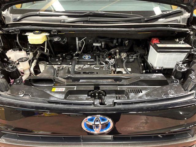 TOYOTA VOXY HYBRID 2023