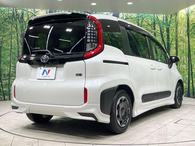 TOYOTA SIENTA HYBRID 2023