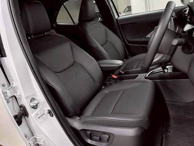 TOYOTA YARIS CROSS HYBRID 2025