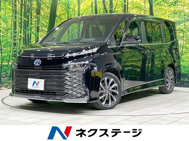 TOYOTA VOXY HYBRID 2022