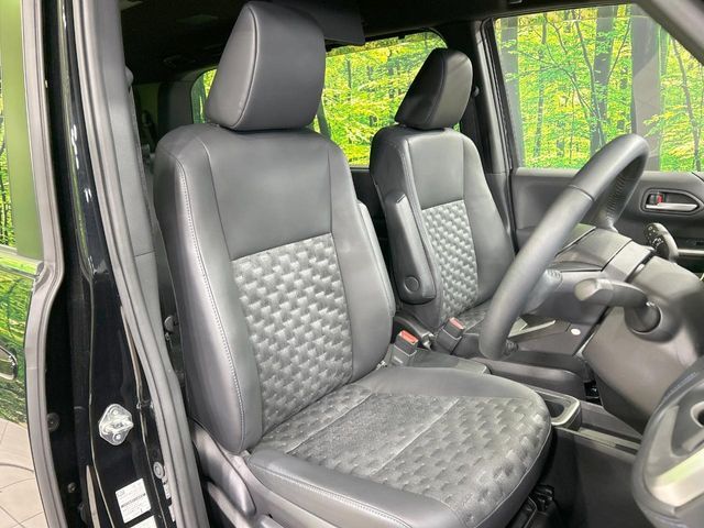 TOYOTA VOXY HYBRID 2022