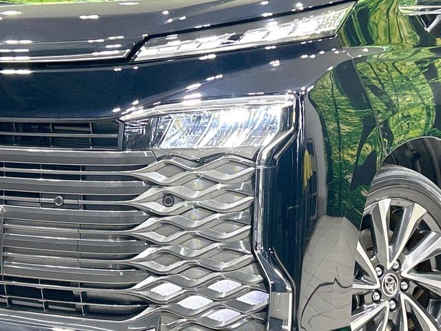 TOYOTA VOXY HYBRID 2022