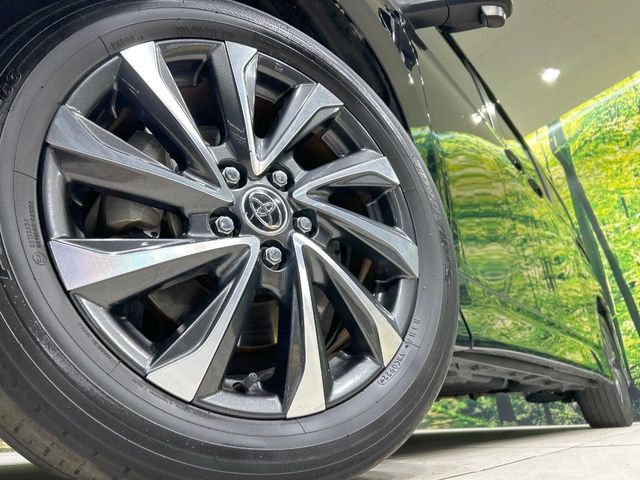 TOYOTA VOXY HYBRID 2022