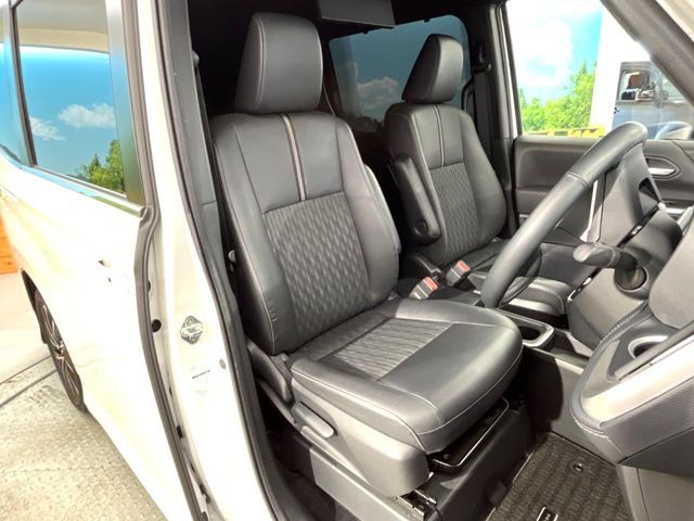 TOYOTA NOAH HYBRID 2024