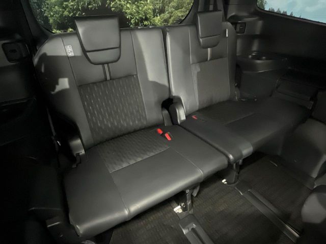 TOYOTA NOAH HYBRID 2024