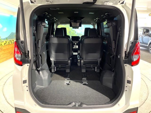 TOYOTA NOAH HYBRID 2024