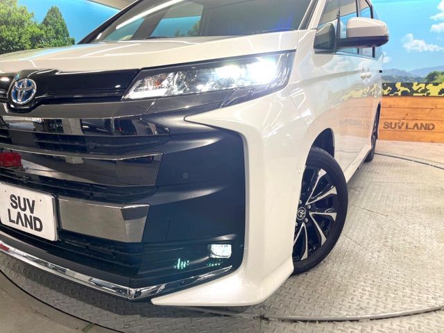 TOYOTA NOAH HYBRID 2024