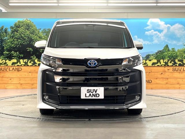 TOYOTA NOAH HYBRID 2024