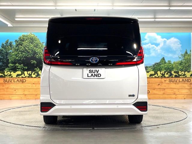 TOYOTA NOAH HYBRID 2024