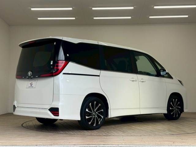 TOYOTA NOAH 2023
