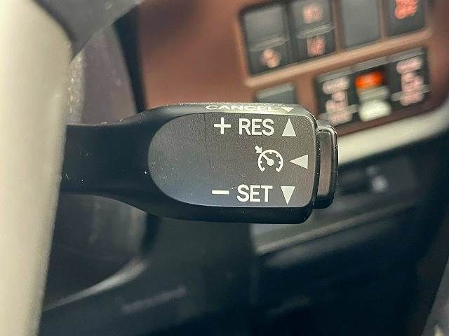 TOYOTA ESQUIRE HYBRID 2018