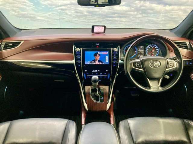 TOYOTA HARRIER 4WD 2014