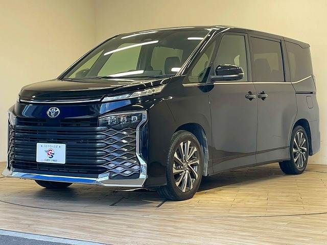 TOYOTA VOXY 2023