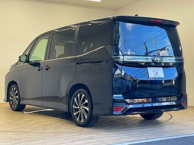 TOYOTA VOXY 2023