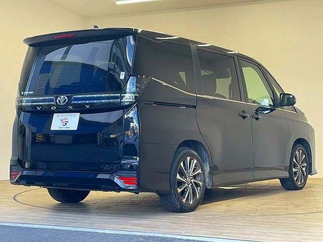 TOYOTA VOXY 2023