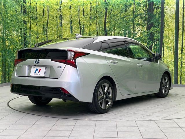 TOYOTA PRIUS 2021