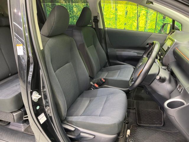 TOYOTA SIENTA HYBRID 2016