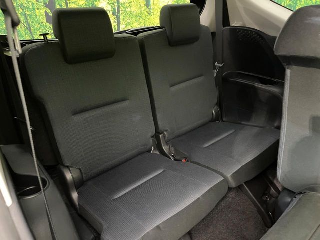 TOYOTA SIENTA HYBRID 2016