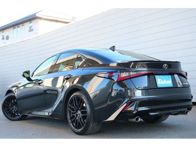 TOYOTA LEXUS IS300h 2023