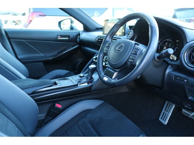 TOYOTA LEXUS IS300h 2023