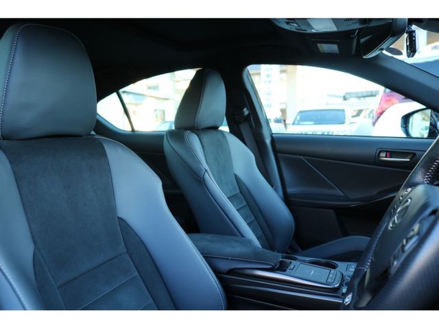 TOYOTA LEXUS IS300h 2023