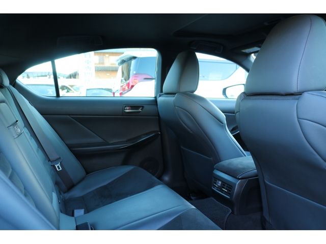 TOYOTA LEXUS IS300h 2023