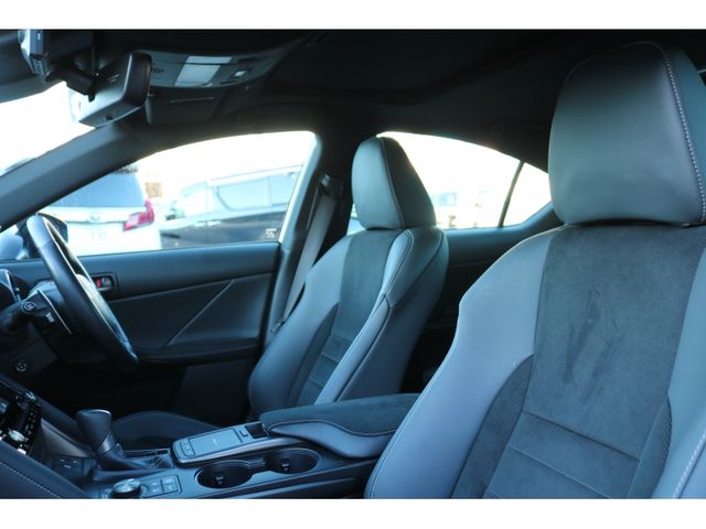 TOYOTA LEXUS IS300h 2023