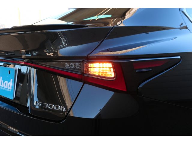 TOYOTA LEXUS IS300h 2023