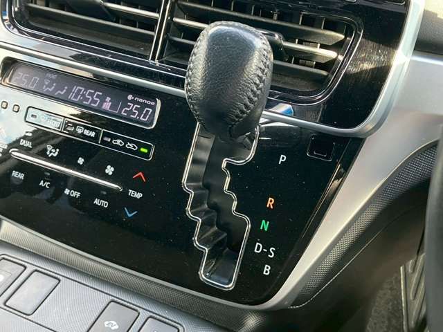 TOYOTA ESTIMA HYBRID 4WD 2017