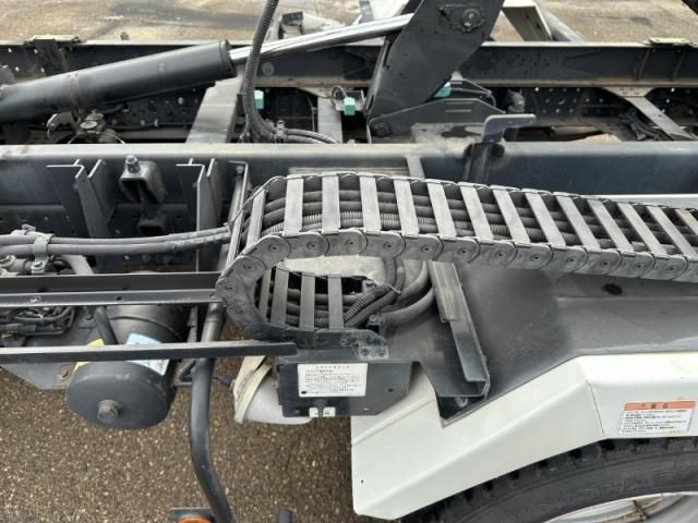 MITSUBISHI CANTER 2016