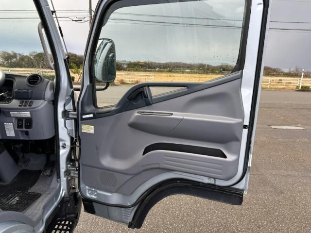 MITSUBISHI CANTER 2015