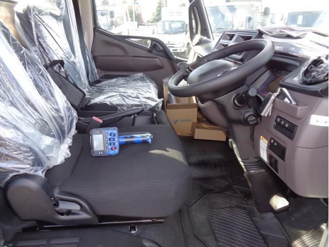 MITSUBISHI CANTER 2025