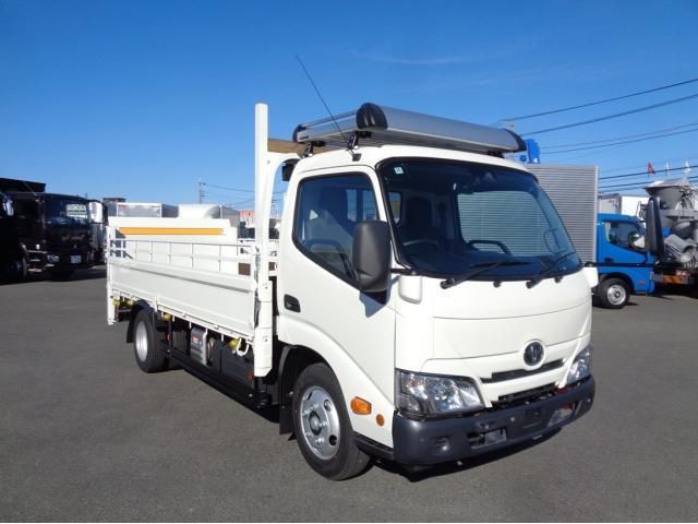 TOYOTA DYNA 2025