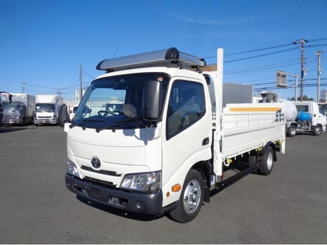 TOYOTA DYNA 2025