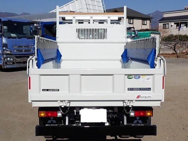 MITSUBISHI CANTER 2025