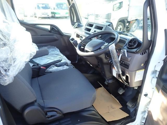 MITSUBISHI CANTER 2025