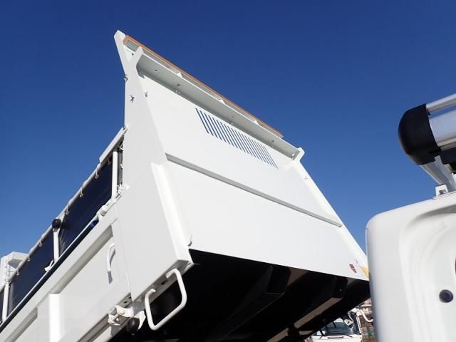 MITSUBISHI CANTER 2025