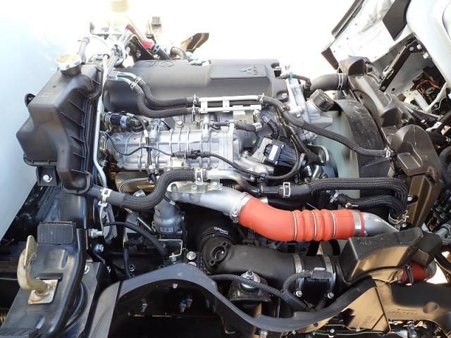 MITSUBISHI CANTER 2025