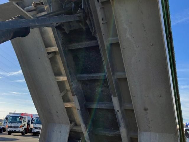 MITSUBISHI FUSOU SUPER GREAT 2010