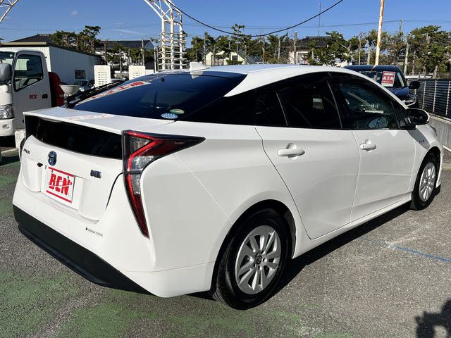 TOYOTA PRIUS 2018