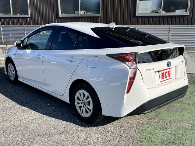 TOYOTA PRIUS 2018