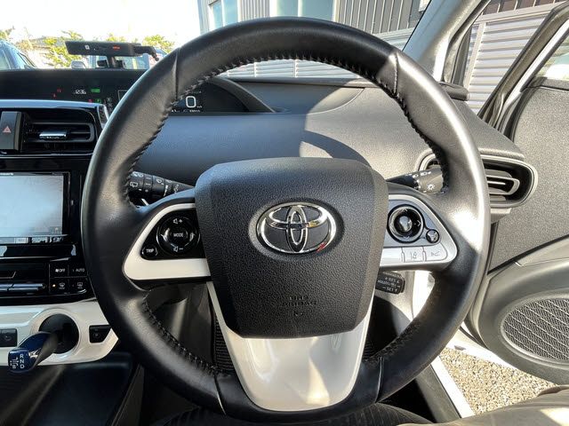 TOYOTA PRIUS 2018