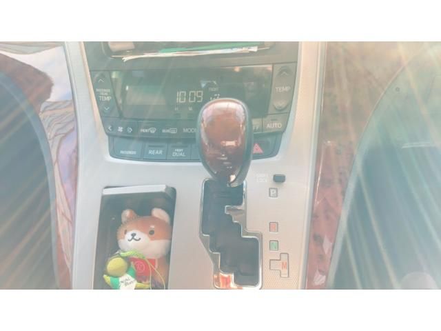 TOYOTA VELLFIRE 2010