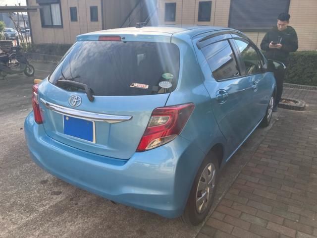 TOYOTA VITZ 2015