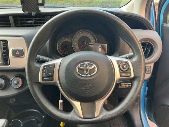 TOYOTA VITZ 2015