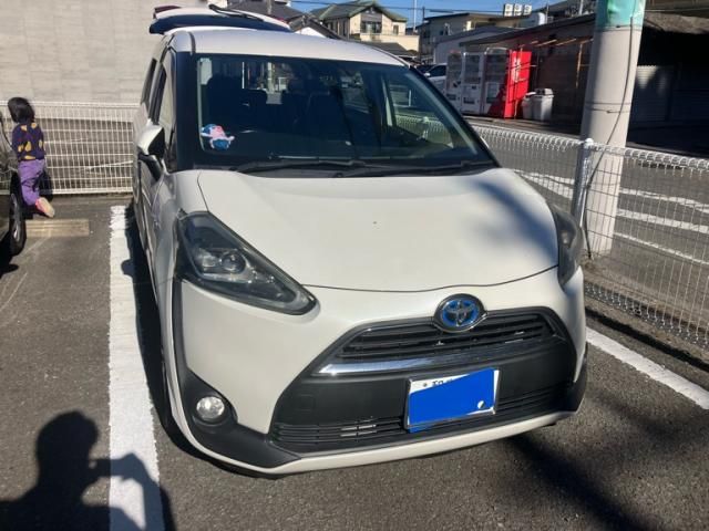 TOYOTA SIENTA HYBRID 2015