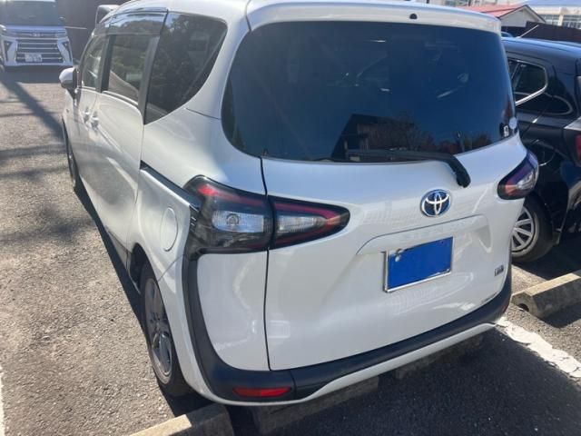 TOYOTA SIENTA HYBRID 2015