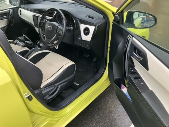 TOYOTA AURIS HYBRID 2016